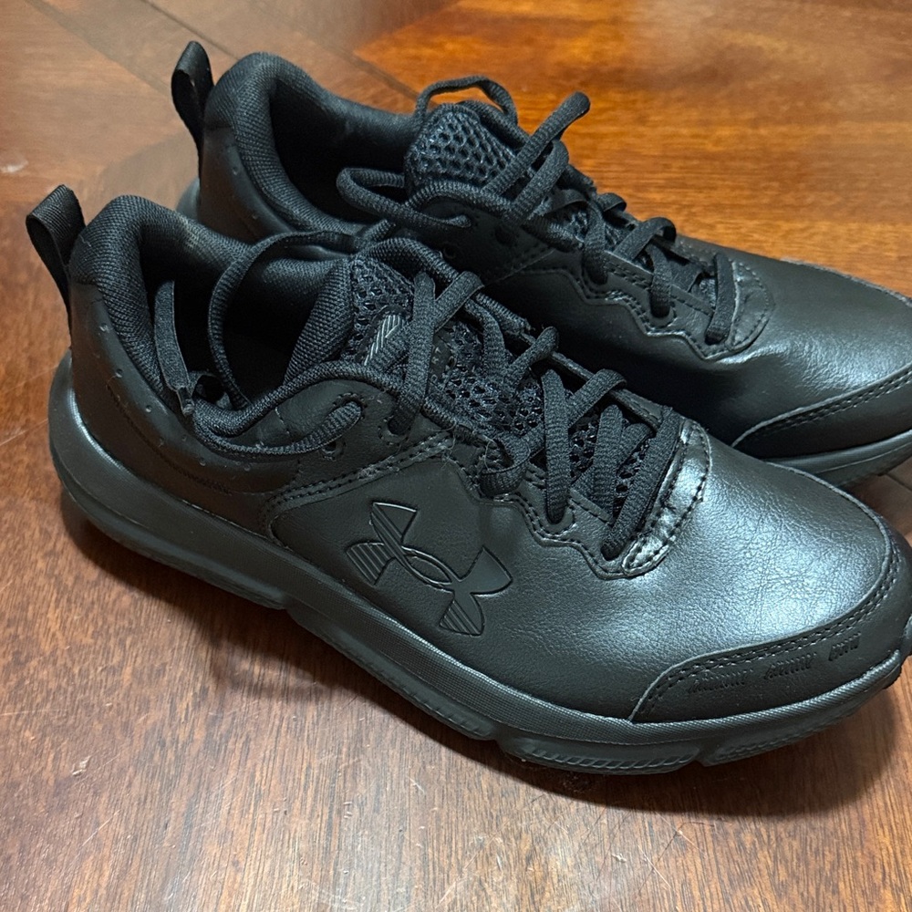 Under Armour Kids Black Sneakers, New never been worn